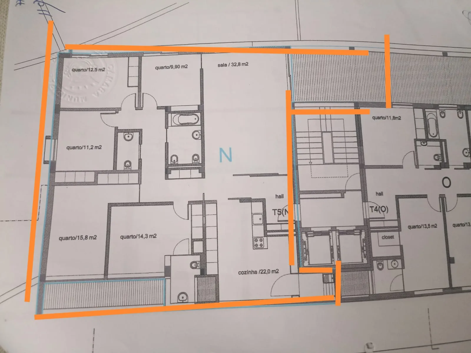 Terraço de 25m2, Cozinha e sala de 55m2, janelas grandes com muita luz natural
