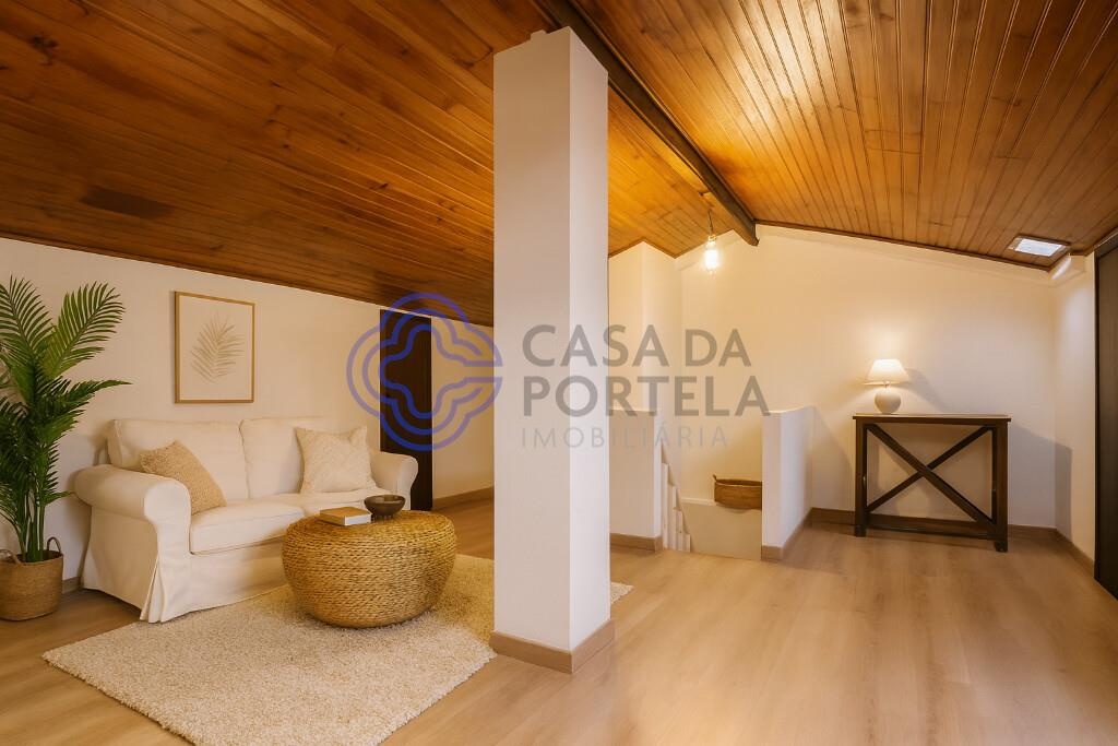 T2 espaçoso com terraço, garagem e águas furtadas de uso exclusivo, no centro de Gondomar.