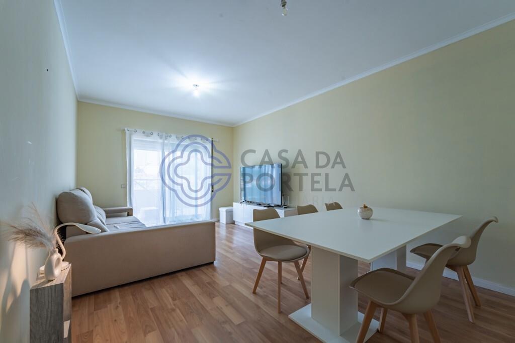 Prédio em renovação total e capoto com obra totalmente paga. Apartamento com 2 quartos e terraço
